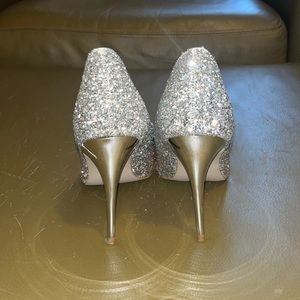 Shi pumps size 8